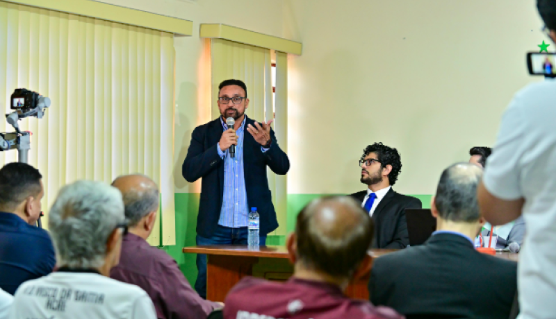 Adem Araújo é aclamado por unanimidade e permanece à frente da FFAC