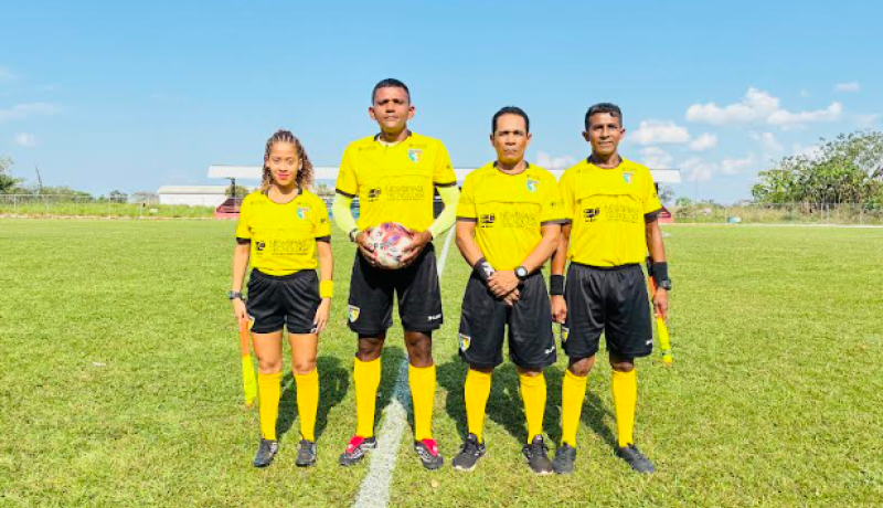 Árbitros e assistentes credenciados recebem atualização das diretrizes e regras do futebol