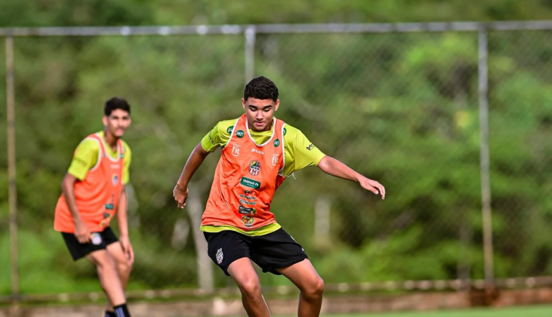 Santa Cruz faz último trabalho e pensa na estreia fora de casa