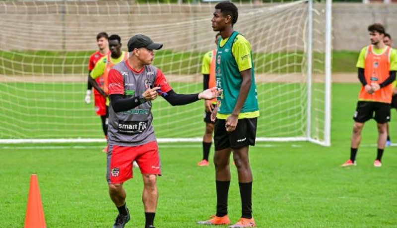 Santa Cruz começa semana de treinos com trabalho ofensivo